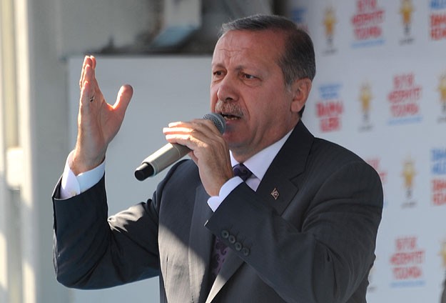 Erdoğan: Twitter&#039;ın kökünü kazıyacağız!