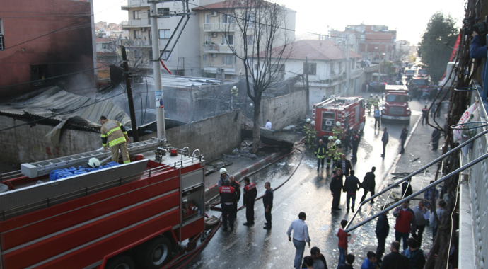 İzmir&#039;de tüp deposu patladı! İtfaiye bile müdahale edemedi