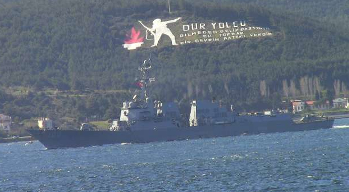 ABD savaş gemisi Boğaz&#039;dan geçti