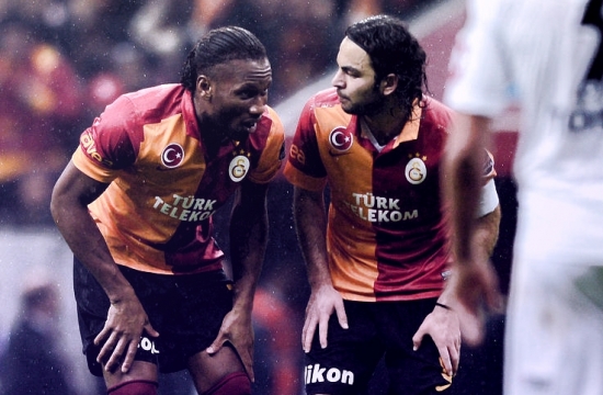 Galatasaray&#039;da ipler koptu! Drogba ve Selçuk birbirine girdi