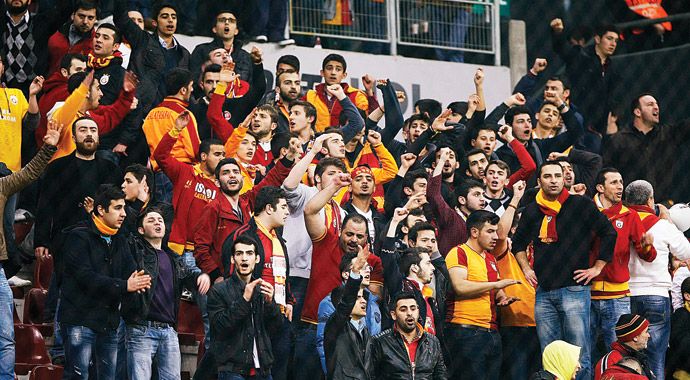 Galatasaray&#039;da yine istifa çağrısı
