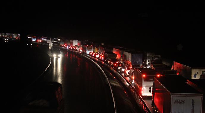 TEM Otoyolu&#039;nun İstanbul istikameti trafiğe kapandı