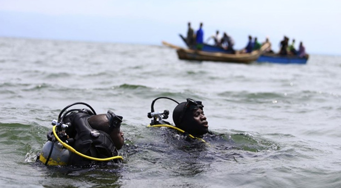 Mültecileri taşıyan tekne alabora oldu