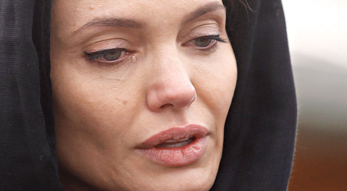 Angelina Jolie, Bosna şehitleri ağlattı