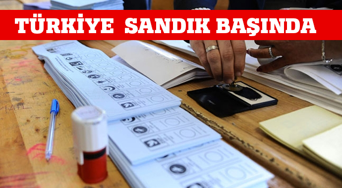 Türkiye&#039;de oy kullanma süreci başladı