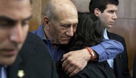 İsrail eski başbakanına 10 yıl hapis!