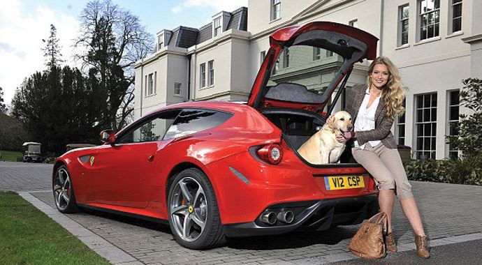 Köpekler için özel Ferrari