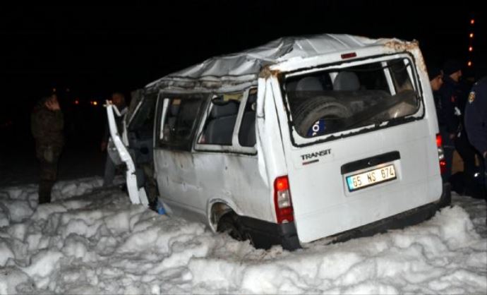 AK Parti konvoyunda feci kaza: 7 polis yaralı