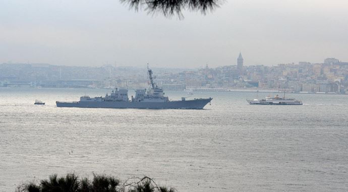 ABD Savaş gemisi İstanbul Boğazı&#039;ndan geçti
