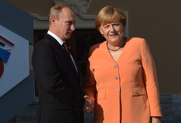 Putin ve Merkel Ukrayna&#039;yı görüştü