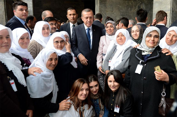 Başbakan Erdoğan o kadınları görünce...