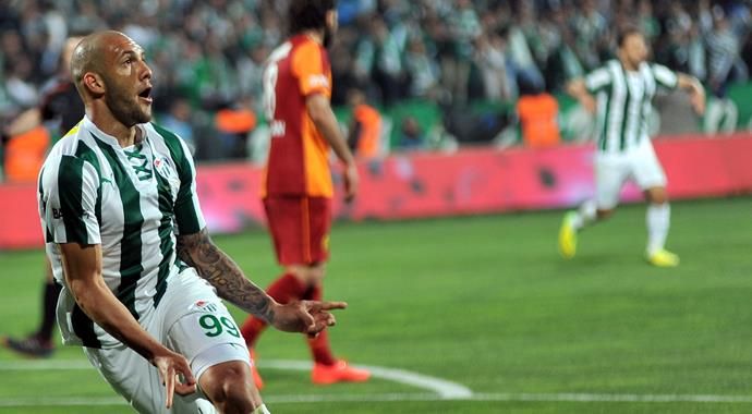 Bursasporlu Fernandao gollerini sıralıyor