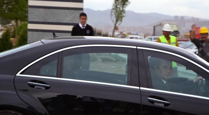 Başbakan Erdoğan, anne babasının kabrini ziyaret etti