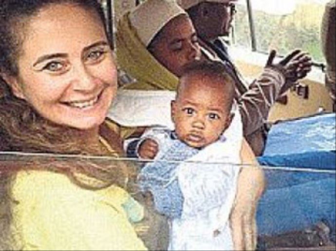Esra Akkaya Etiyopya gitti, bebekle döndü!