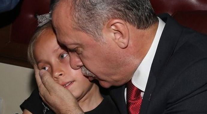 Şehit kızından Erdoğan&#039;ı duygulandıran şiir