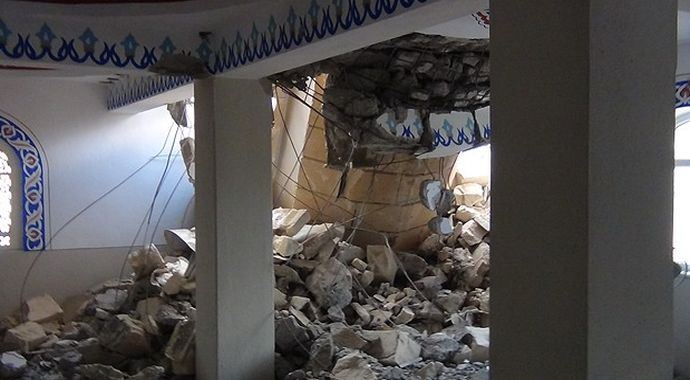 Ankara&#039;da fırtına minare yıktı