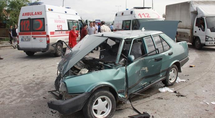 Ankara&#039;da feci kaza! 10 yaralı