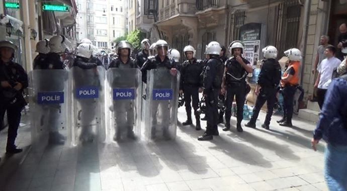 Beyoğlu&#039;nda ÖSP binasına operasyon: 16 gözaltı
