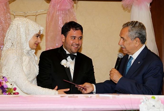 Başbakan Yardımcısı Arınç nikah şahitliği yaptı