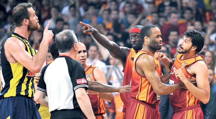 Galatasaray, Basketbol Federasyonu&#039;nu bombaladı