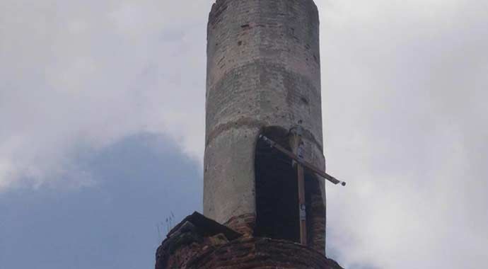 Bulgaristan&#039;da caminin minaresine haç astılar
