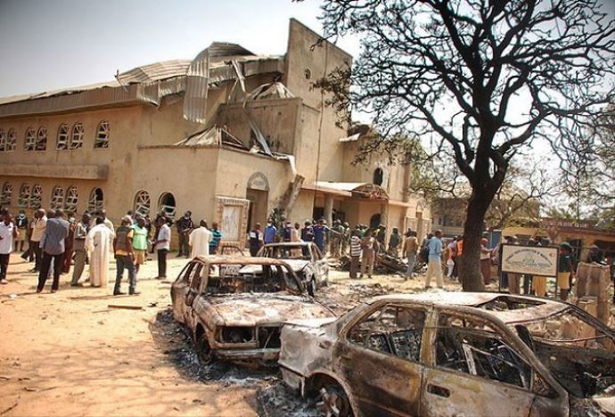 Nijerya&#039;da teröristler 30 kişiyi öldürüp, 60 kızı kaçırdı
