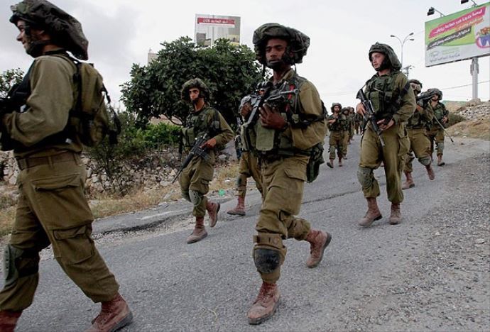 İsrail 10 Filistinliyi daha gözaltına aldı