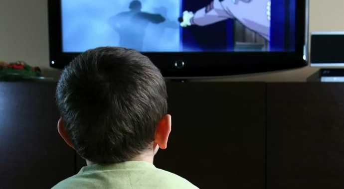 Çok televizyon izlemek erken yaşta öldürüyor!