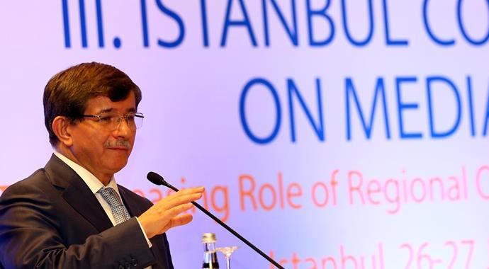 Ahmet Davutoğlu: &#039;Kriz kapımızda&#039;