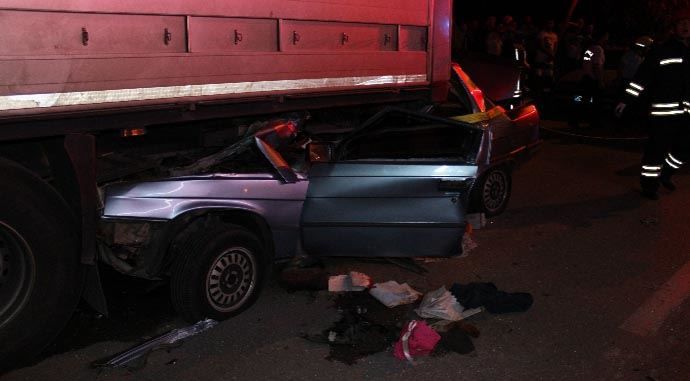 Denizli&#039;de kontrolden çıkan araç kaza yaptı: 2 ölü, 1 yaralı