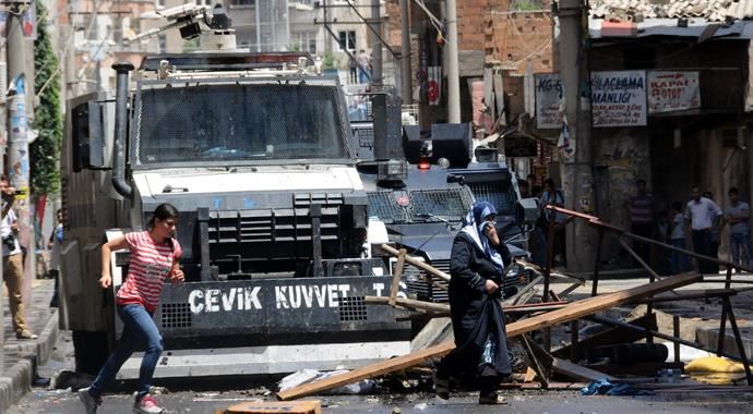 PKK&#039;lılar komando timine saldırdı: 1 yaralı
