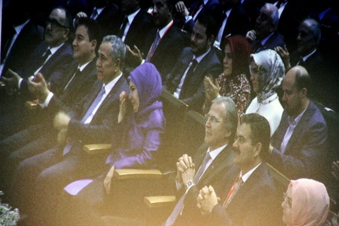 Emine Erdoğan ve Bülent Arınç gözyaşlarına boğuldu