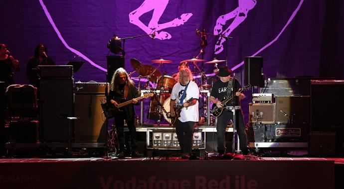 Neil Young, İstanbul&#039;da konser verdi