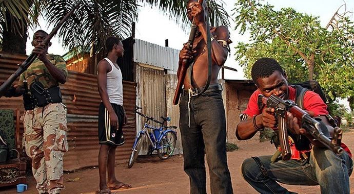 Seleka ve anti-Balaka grupları arasında çatışma! 22 ölü