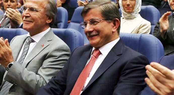 Ahmet Davutoğlu&#039;nu güldüren mani