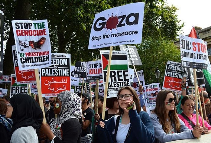 Gazze&#039;ye sessiz kalan İngiliz hükümetine protesto