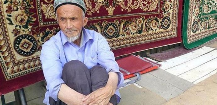 Doğu Türkistanlılar da Davutoğlu&#039;na sevindi