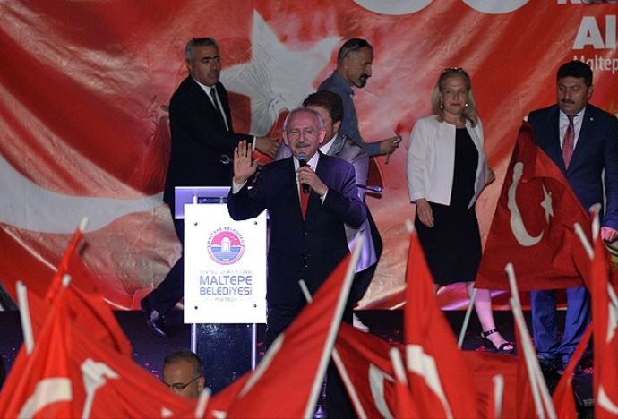 Kılıçdaroğlu İstanbul&#039;da kutlamalara katıldı