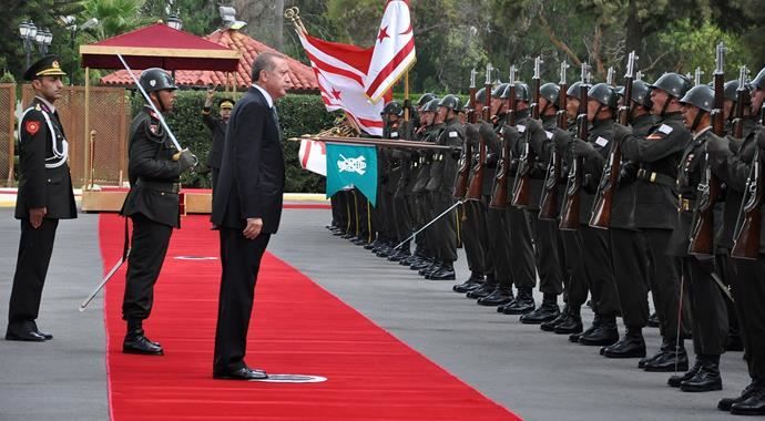 Erdoğan resmi törenle karşılandı