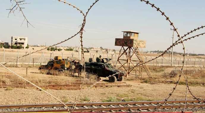 Sınırda IŞİD alarmı! Namlular Suriye&#039;ye çevrildi