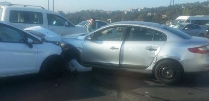 İstanbul&#039;da trafiği felç eden kaza!