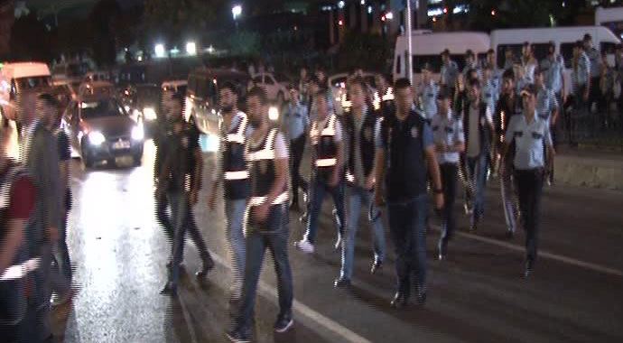 İstanbul&#039;da bin 500 polisle dev operasyon