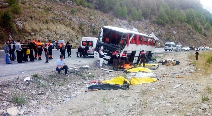 Antalya&#039;da yolcu otobüsü kazası: 13 ölü, 33 yaralı