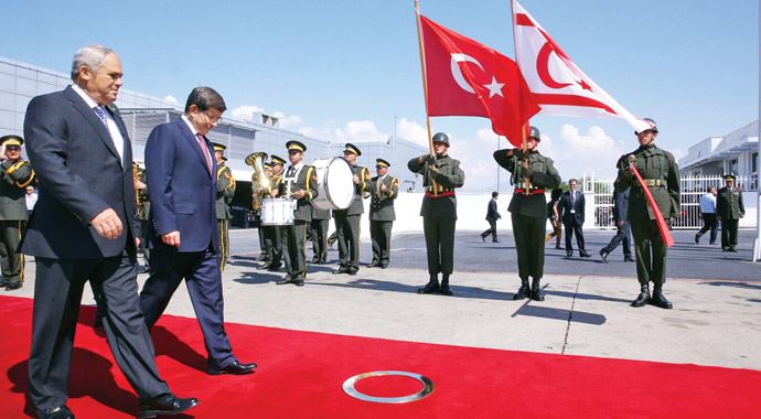 Davutoğlu&#039;ndan Samaras&#039;a barış davetI