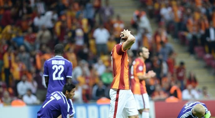 Galatasaray&#039;da tribün depremi