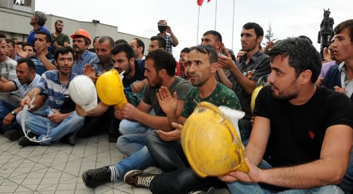 Zonguldak&#039;ta işten çıkarılan madenciler eylemde