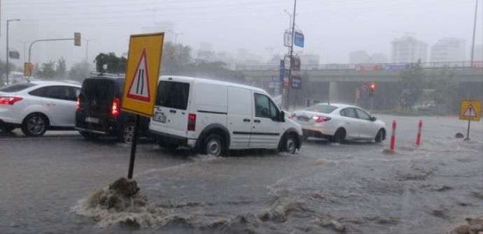 İstanbul&#039;da şiddetli yağış etkili oluyor