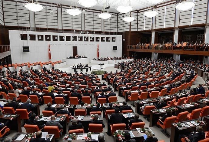 AK Parti Meclis&#039;i olağanüstü toplantıya çağırdı