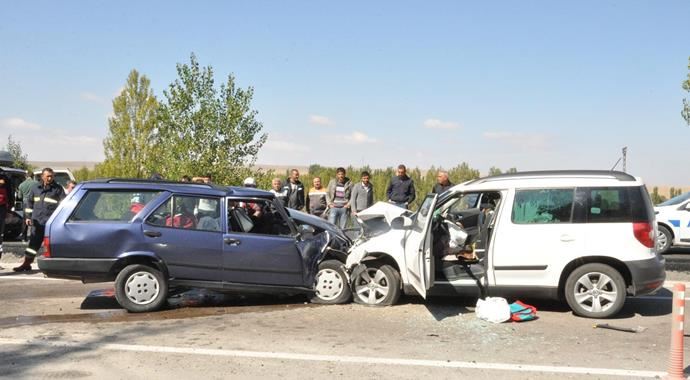 Yozgat&#039;ta korkunç kaza, ölü ve yaralılar var