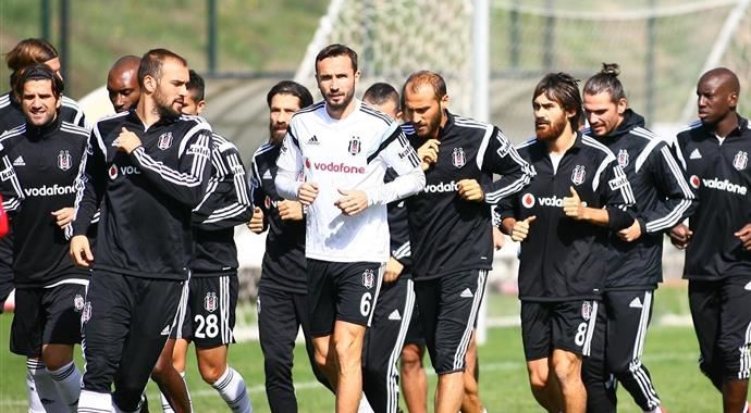 Beşiktaş&#039;ta Tottenham maçı hazırlıkları sürüyor